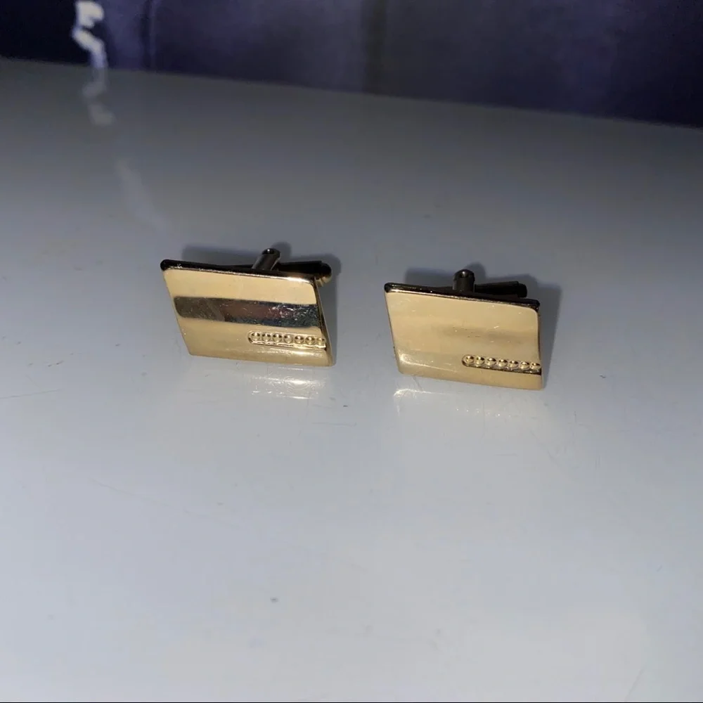 Vintage gold‎ toned engraved cuff links